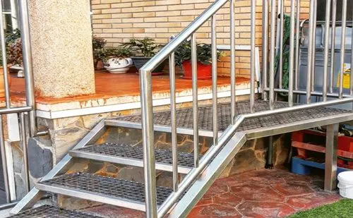 Cerrajero a medida en Segur de Calafell escaleras y barrandillas metálicas